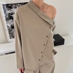 NWT The Frankie Shop Roan asymmetric button down top beige green sz M